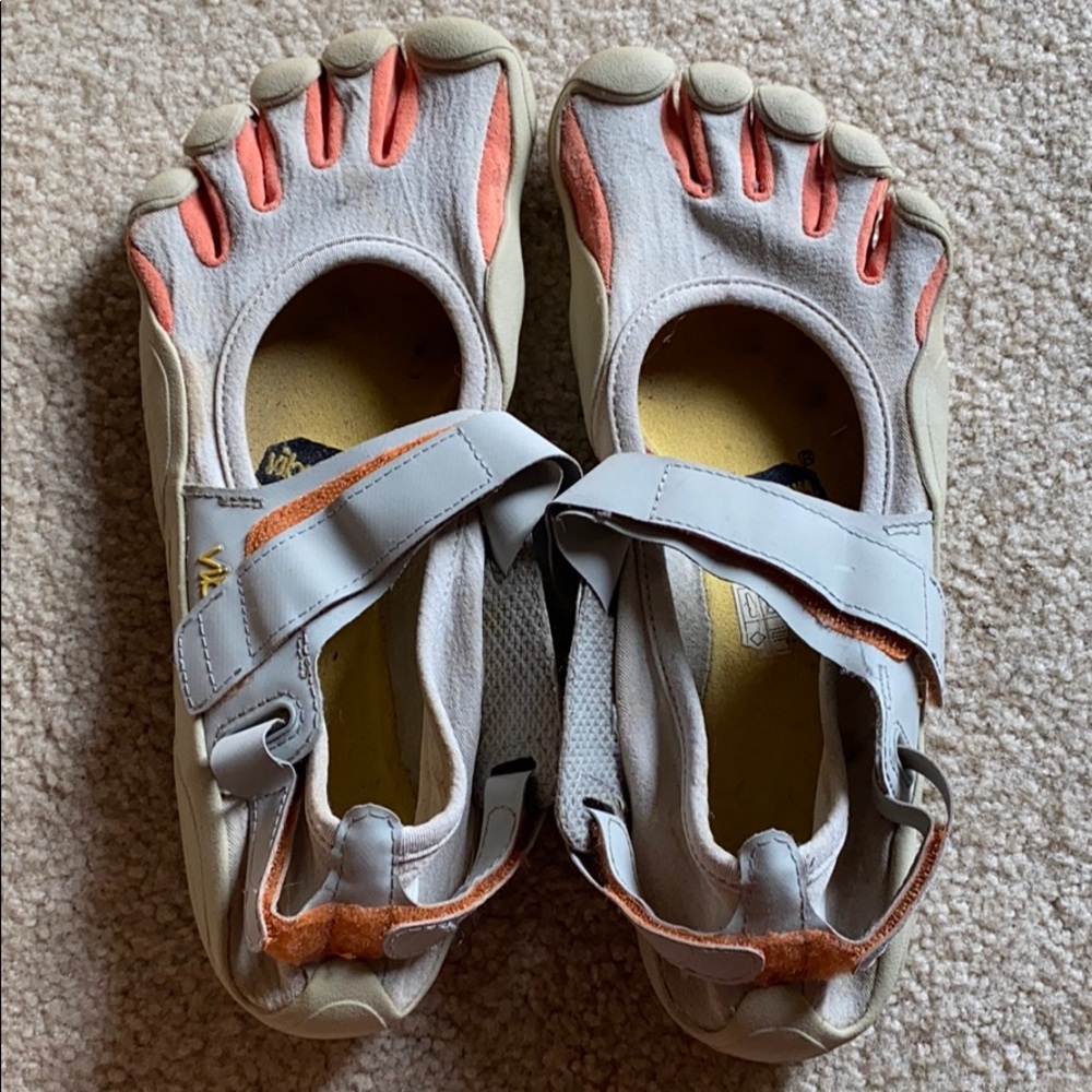 Vibram toe shoes